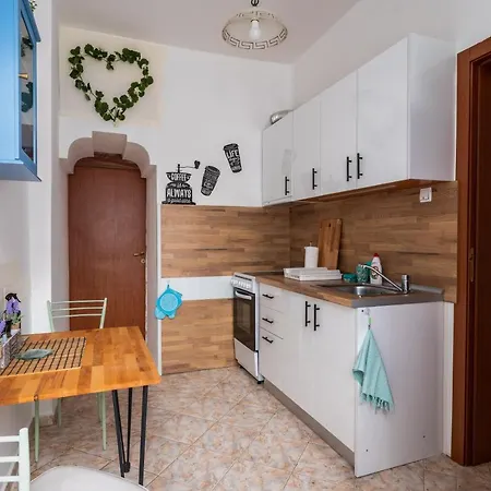 Cozy And Spacious 3bd Flat I 10 Min From Ndk Apartment