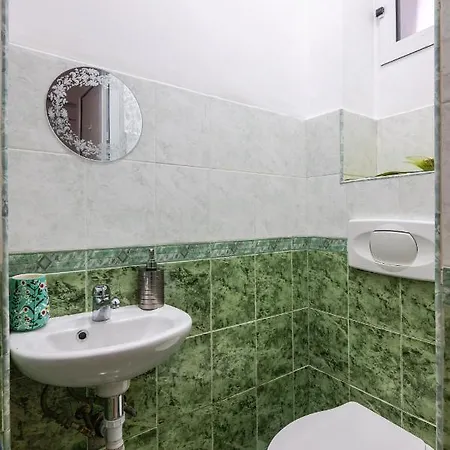Cozy And Spacious 3bd Flat I 10 Min From Ndk Apartment