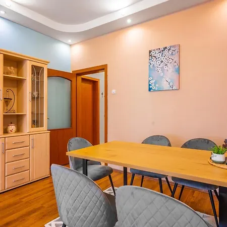 Apartament Cozy And Spacious 3bd Flat I 10 Min From Ndk *
